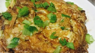 Omelet with Tuna Chunks and Onion Leeks recipe