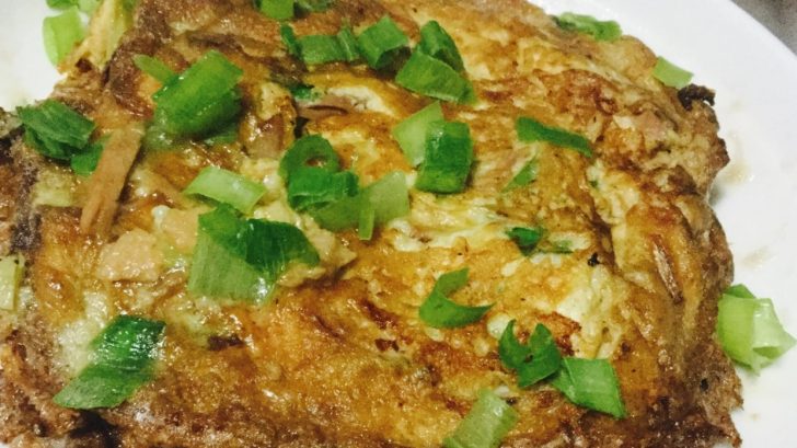 Omelet with Tuna Chunks and Onion Leeks recipe